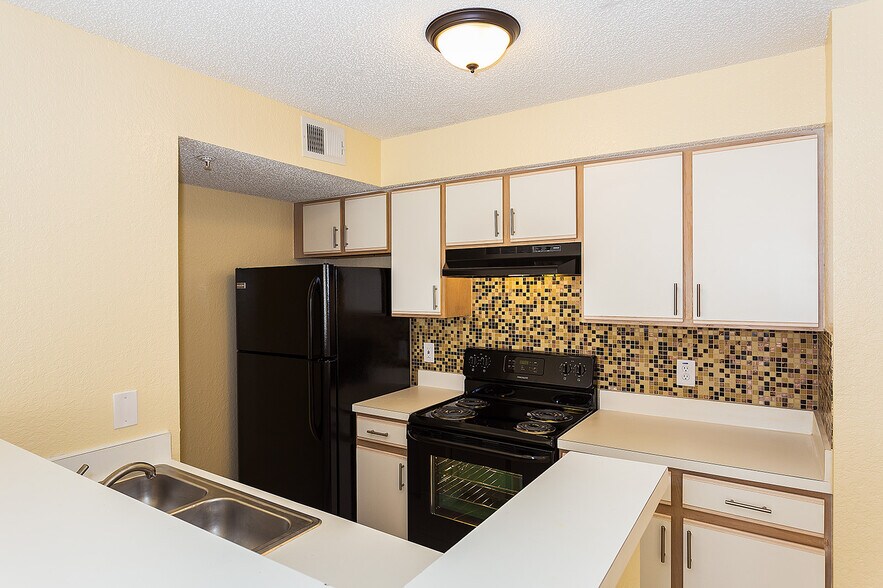 Building Photo - 2208 Antigua Pl