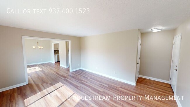 Building Photo - Beautiful ground level 2 bedroom, 2 full b...