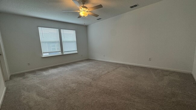 Building Photo - Charming 3BR Townhome with Screened-In Patio