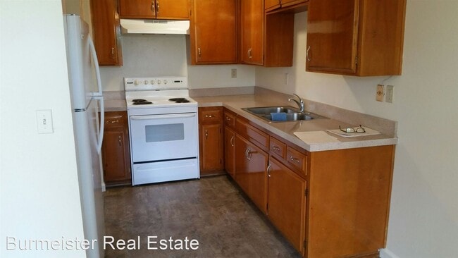 Building Photo - 1025 Meadow Lake Dr