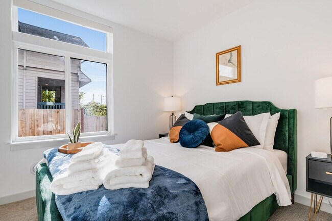 Building Photo - 4806 Dayton Ave N