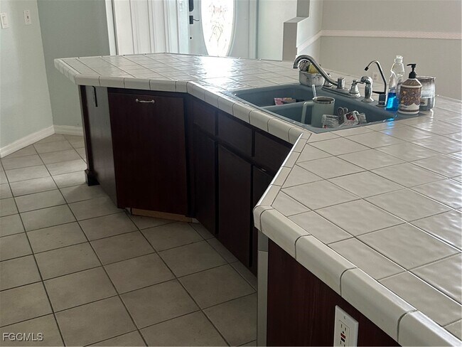 Building Photo - 950 Moody Rd