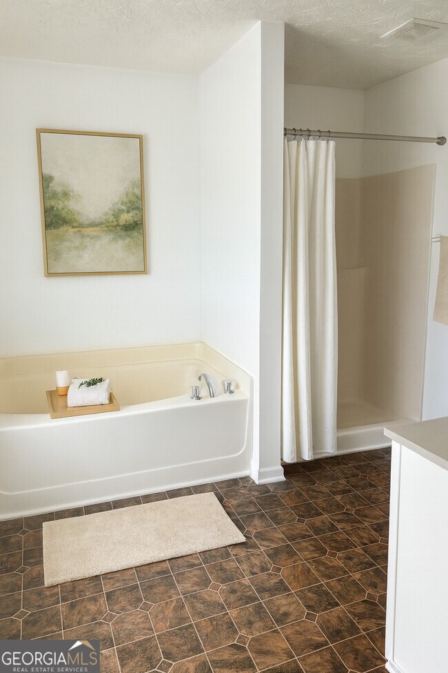 Building Photo - 3859 Shenfield Dr