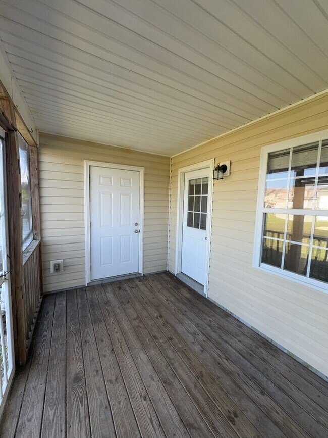 Building Photo - Nice 2 Bedroom, 2.5 Bath Townhouse in Hubert - 309 Burley Dr. #2