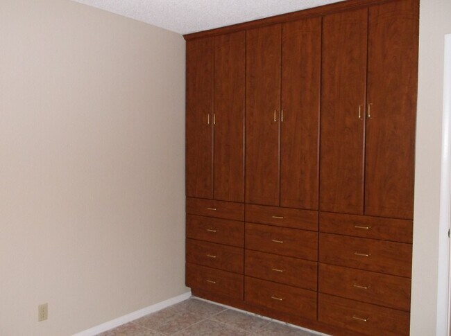 Building Photo - 7245 Great Oak Ave