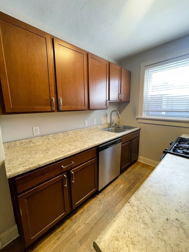 Building Photo - Lindenwood Ave 4919-4921