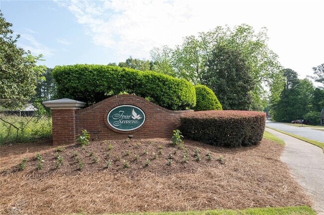 Building Photo - 1512 Fallen Leaf Ct SW