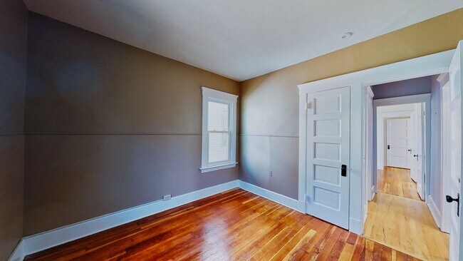 Building Photo - [In-Unit Laundry; Garden] Townhouse-Style Living, with Historical Details & Parking!