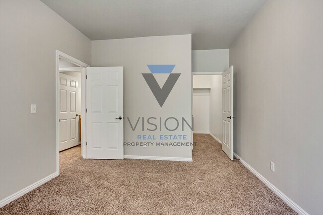 Building Photo - 1077 Canyon Meadow Dr