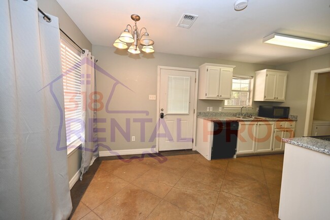 Building Photo - Three Bed, Two Bath Home in Ruston!