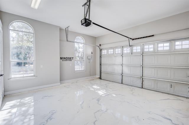 Building Photo - 1004 Drake Dr