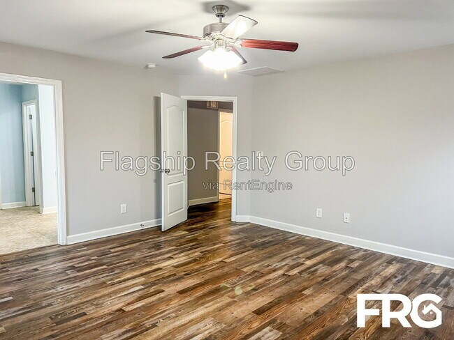 Building Photo - 491 Fallingbrook Dr