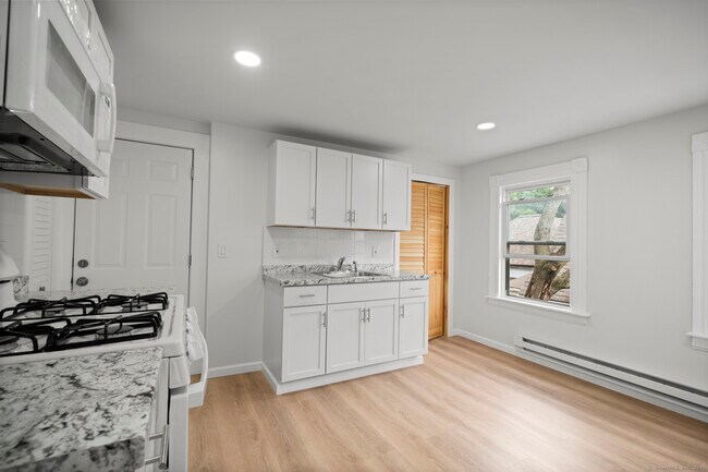 Building Photo - 220 Hillside Ave