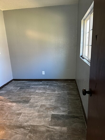 Building Photo - 1451 SW 13th St