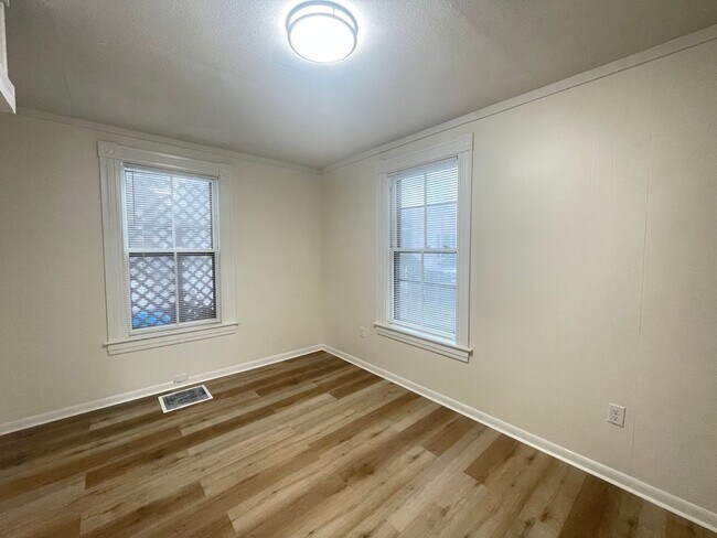 Building Photo - 475 Wilson St