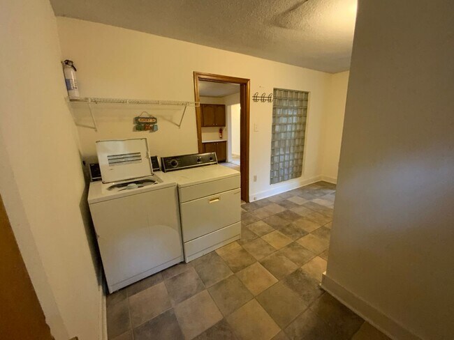 Building Photo - 1408 Bass Ave