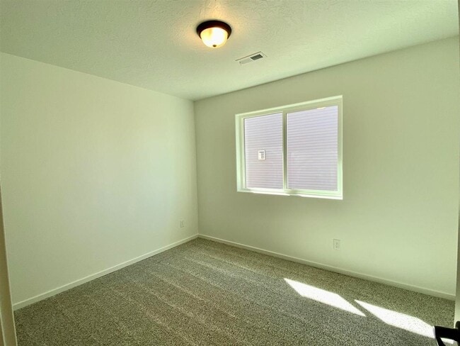 Building Photo - Beautiful 3 Bed, 2 Bath House in Airway He...