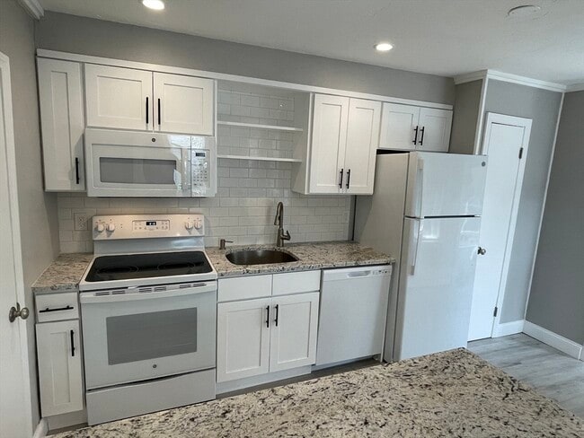 Building Photo - 40-42 Center St