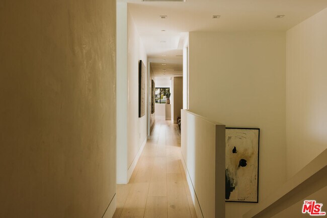 Building Photo - 260 S Canyon View Dr