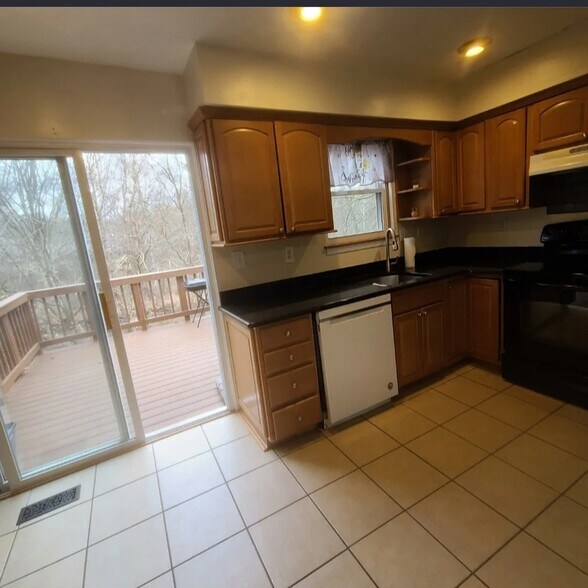Building Photo - 15205 Valley Stream Dr
