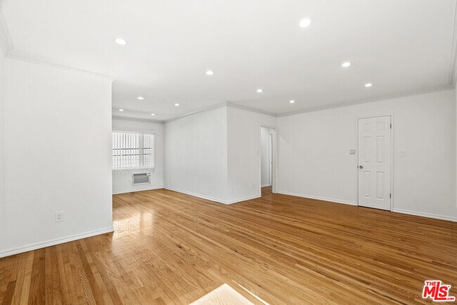 Building Photo - 1235 N Harper Ave