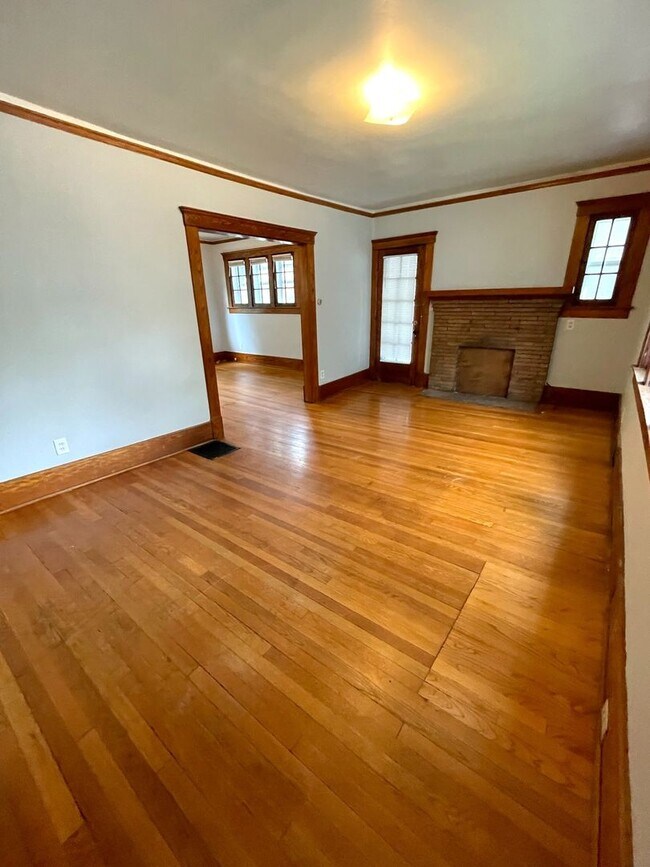 Building Photo - 914 Vaughn St