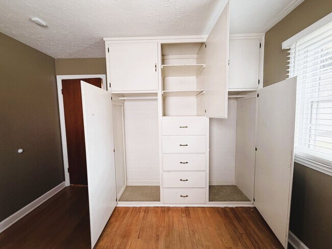 Building Photo - 217 Kewanna Dr