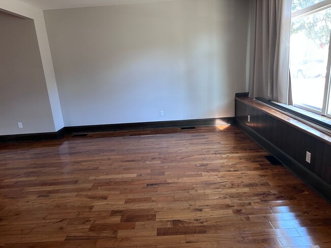Building Photo - 1154 Rowley Ave
