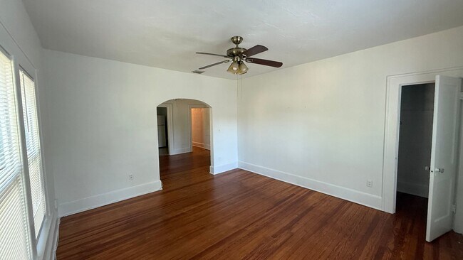 Building Photo - 715 Delaney Park Dr
