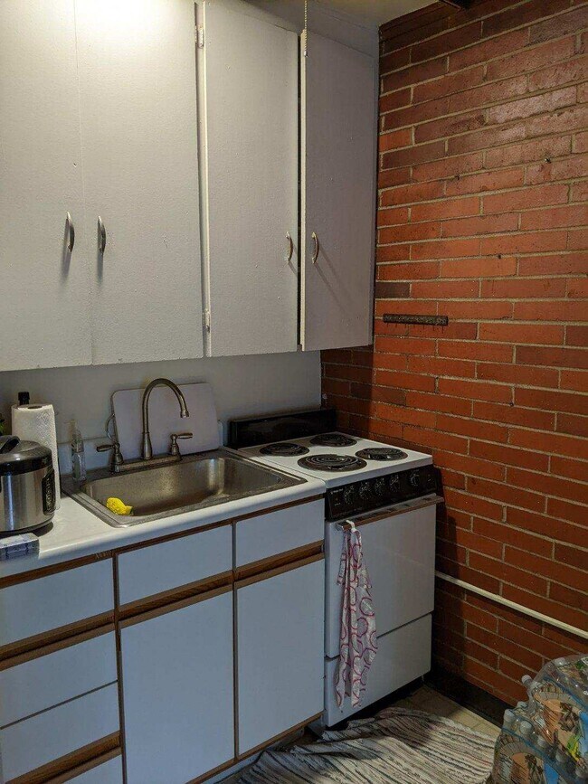 Building Photo - 1025 Arbordale St