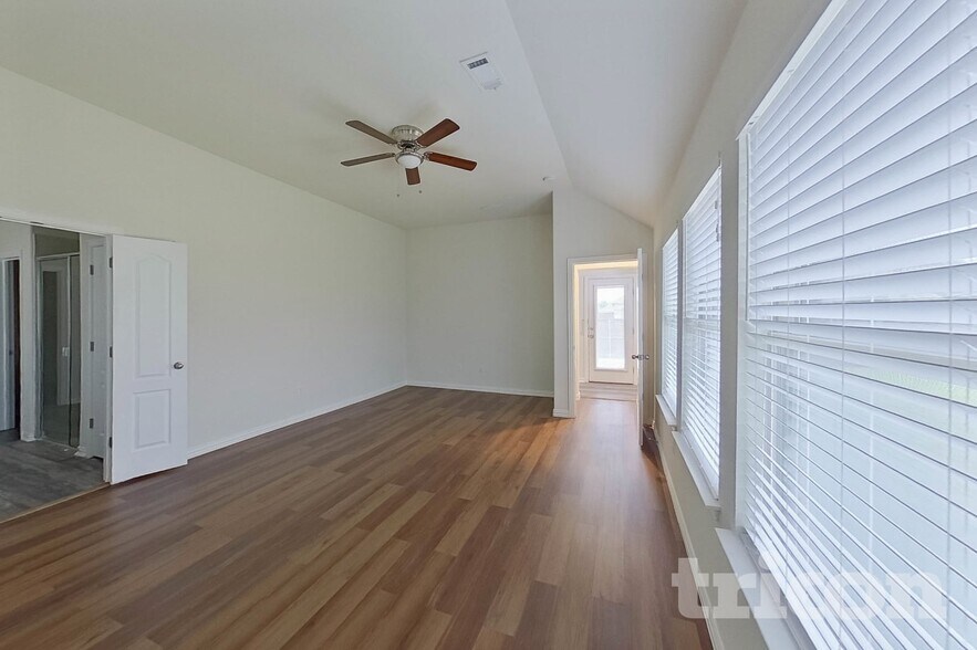 Building Photo - 1304 Meridian Dr