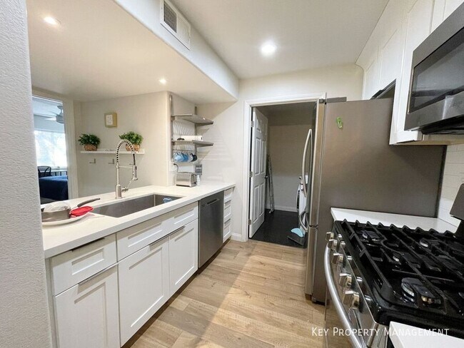 Building Photo - 7885 W Flamingo Rd