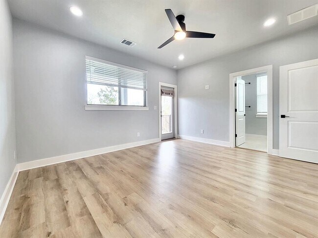 Building Photo - 528 Palmer Dr