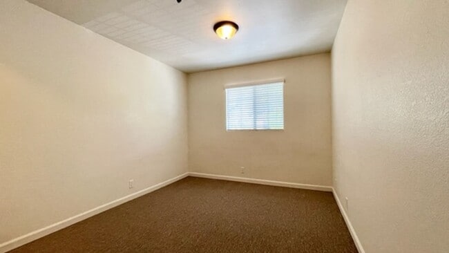 Building Photo - 2 Bedroom + Loft Condo in Parkwood Village