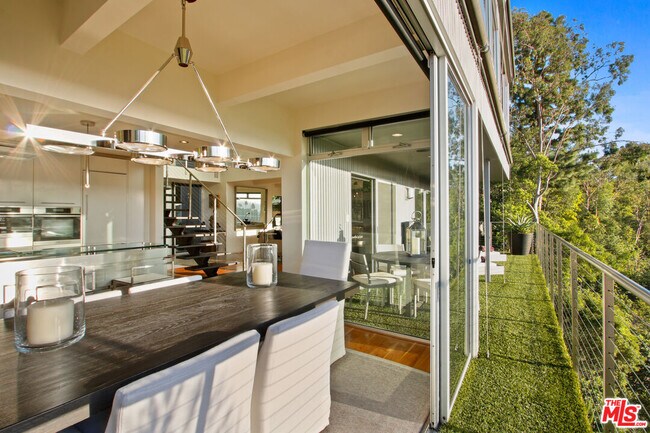 Building Photo - 9416 Beverlycrest Dr