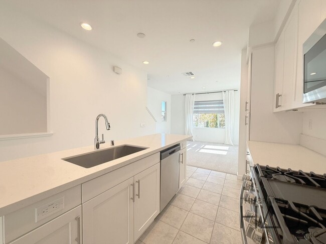 Building Photo - Modern Farmhouse-Style 2Bed 2.5Bath Twenty8 Walk Gated Community