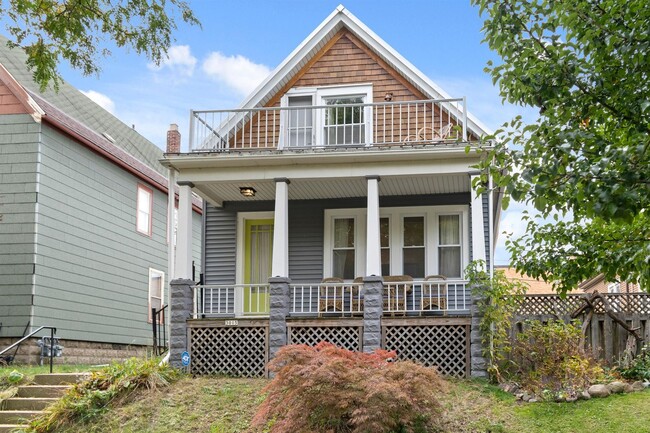 Building Photo - 3 Bedroom Bungalow in Riverwest