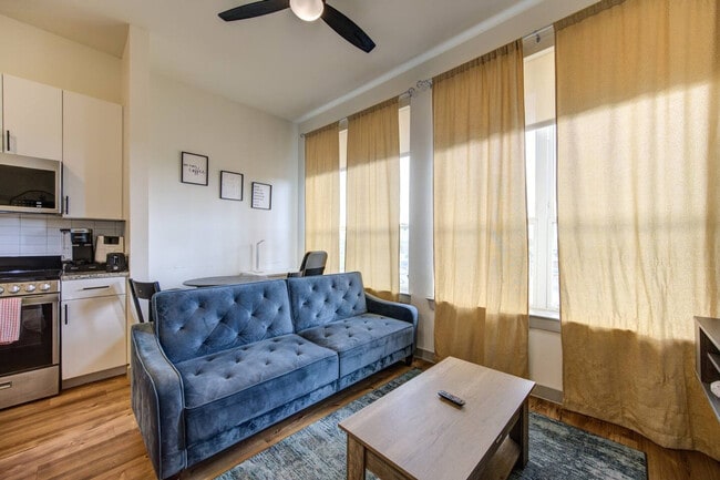 Building Photo - 1111 Shepherd Dr