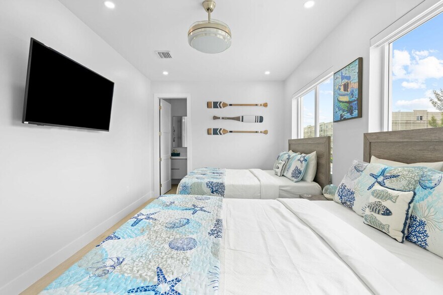 Building Photo - 83 Pescayo Ave