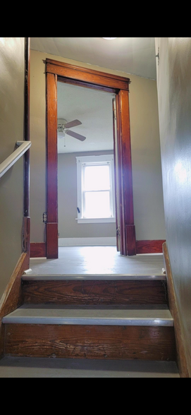 Building Photo - 841 Kling St