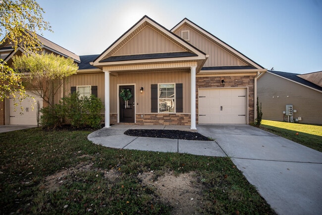 Building Photo - 915 Erika Ln