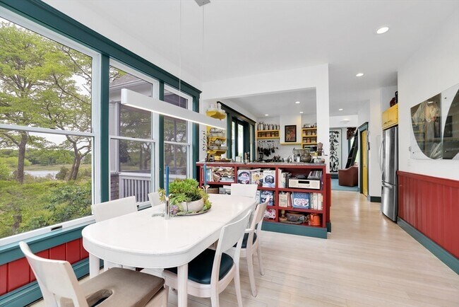 Building Photo - 17 Bourne Point Rd