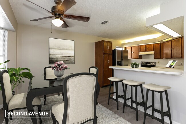 Building Photo - 6604 Arancio Dr W