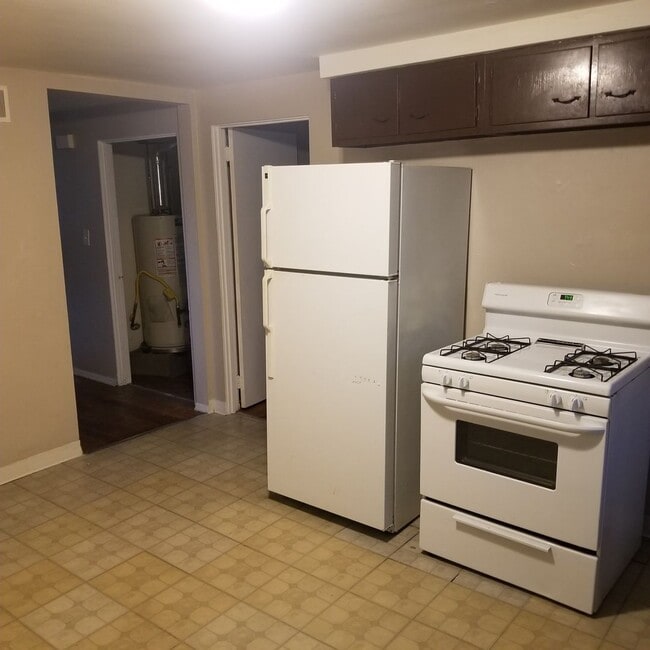 Building Photo - Conveniently Located 2 Bedroom Apartment in Millvale!