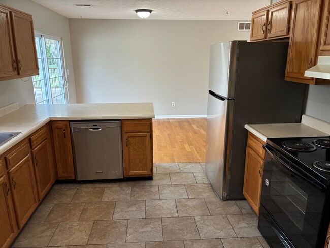 Building Photo - **NEW PRICE**   **New Paint**   **New Carpet**  Ready for YOU!!