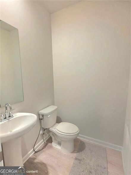Building Photo - 327 Vly Oak Dr