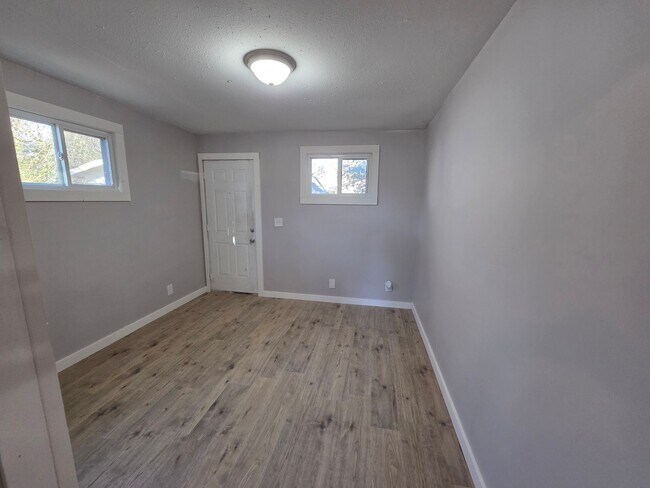 Building Photo - Charming 3-Bedroom Ranch Home with Fenced ...