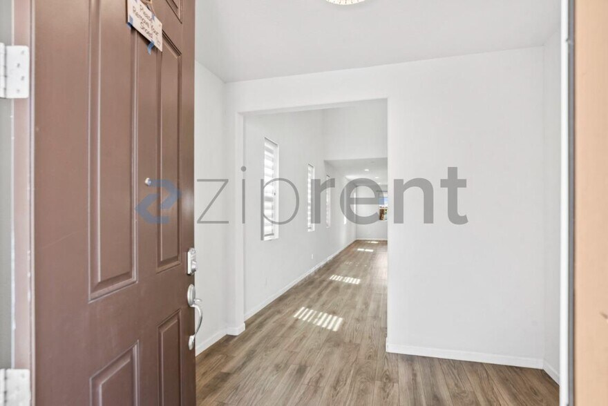 Building Photo - Unit