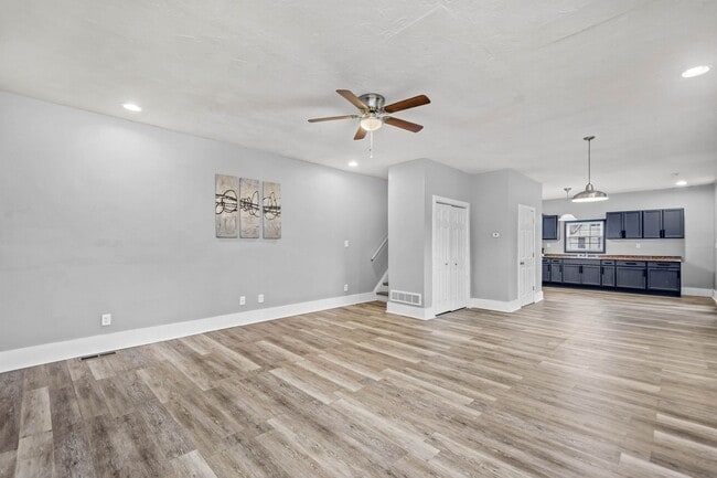 Building Photo - Stunning 3 bedroom home in McKees Rocks av...