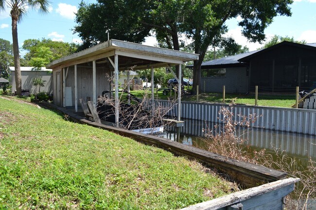 Building Photo - Lake Weir - Bird Island Rental - 5/3/2 Water Front Living at it's Best! **Available Soon**
